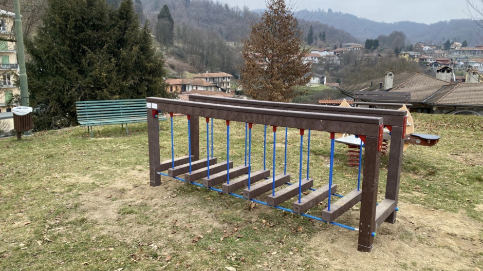 Armeno, arredo urbano in materiale riciclato